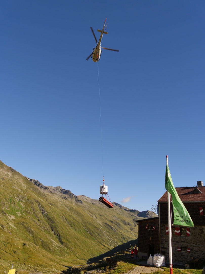 Elberfelder Hütte Helikopter als Mülltransport